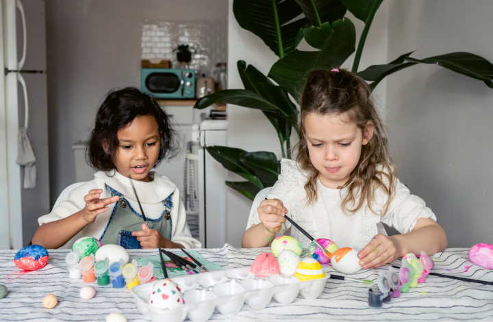 Easter eggs for kids, 5 Cool ways to decorate Easter eggs with kids, Easter crafts and activities for kids